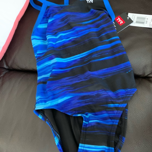 TYR - one piece swimsuit size 28 or equivalent to size 4 women’s clothing - NEW - Picture 5 of 6